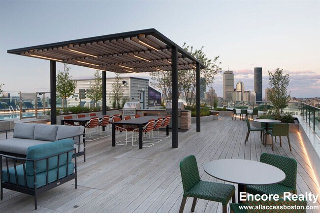 Building Photo - 771 Beacon St St