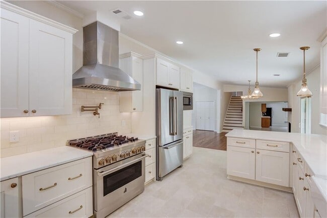 Building Photo - 770 Crest Valley Dr NW