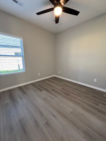 Building Photo - 4940 W Minota St