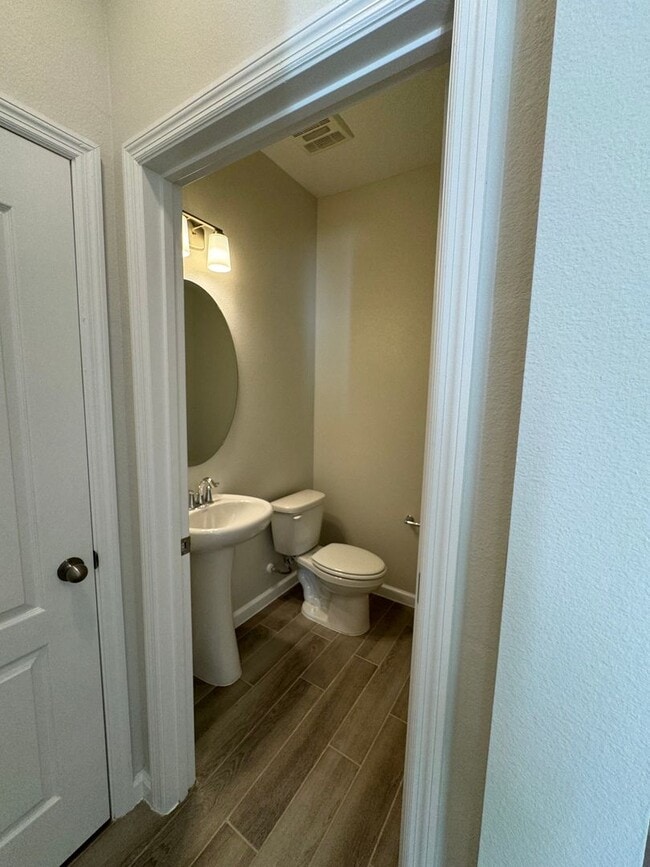 Building Photo - GATED 3 BEDROOM, 2.5 BATHROOM IN OVIEDO