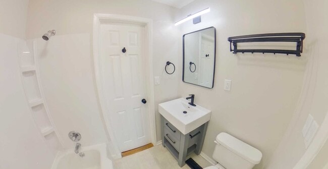 Building Photo - 3D Tour Available - Recently Remodeled + Fenced-in Yard + Washer & Dryer! Available September 3rd!