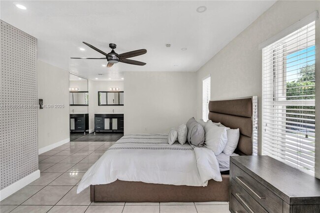 Building Photo - 8482 NW 166th Terrace