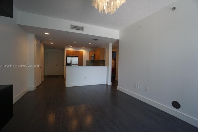 Building Photo - 1060 Brickell Ave