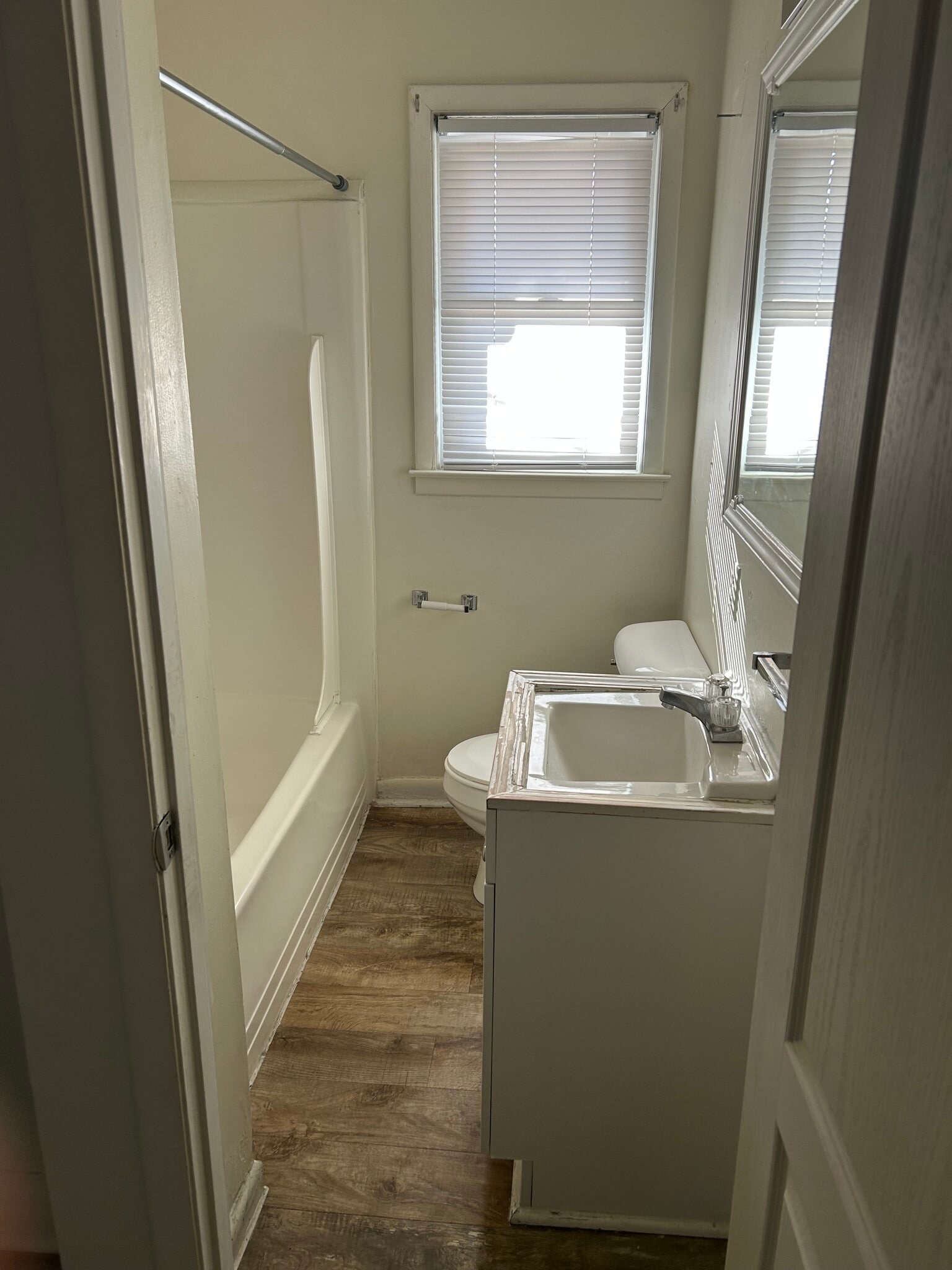 Building Photo - 418 E Bay St