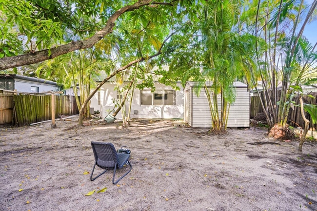 Building Photo - 1416 SW 27th St