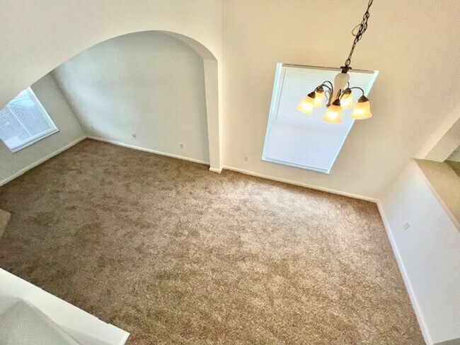 Building Photo - Remodeled Kitchen!! Wonderful Avalon Park-...