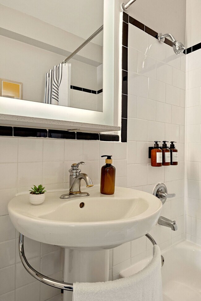 Building Photo - 1500 Arlington Blvd