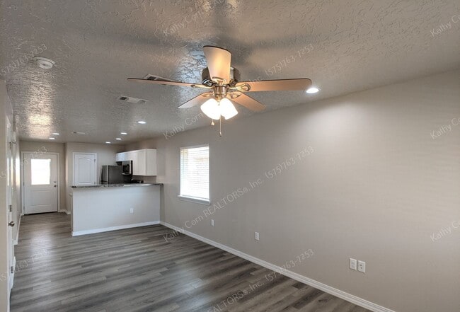 Building Photo - 2031 Janeway St