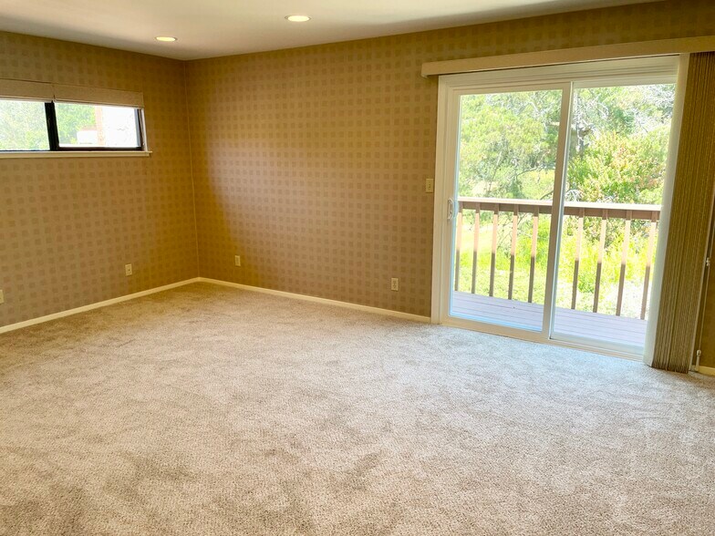 Building Photo - 2118 Pinehurst Ct