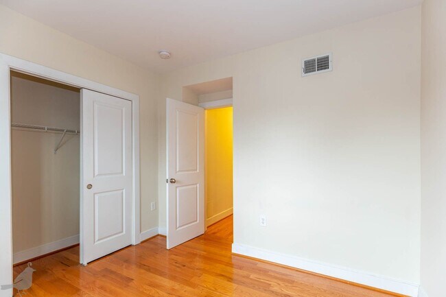 Building Photo - Bright and Spacious 2 Bedroom Abode in Bre...