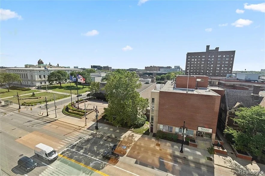 Building Photo - 15 E Kirby St