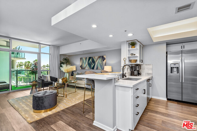 Building Photo - 13700 Marina Pointe Dr