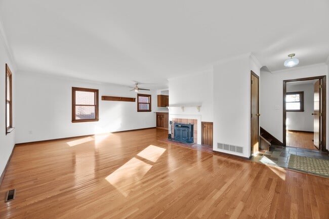 Building Photo - 28 E Jeffrey Pl