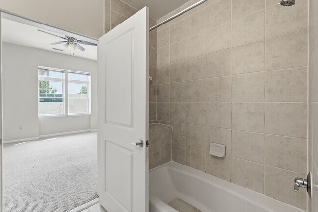 Building Photo - Experience elevated city living in this beautifully maintained residence ideally situated in the ...