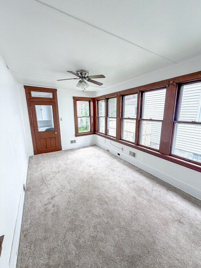 Building Photo - 506 Locust St