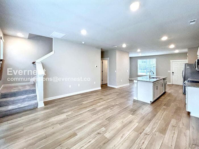 Building Photo - 1731 Frodo Wy