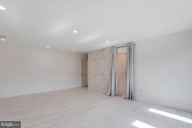 Building Photo - 4611 Charleston Terrace NW