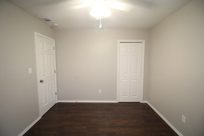 Building Photo - Modern 2-Bed, 1-Bath Apartment with Wood-Look Flooring & Private Patio