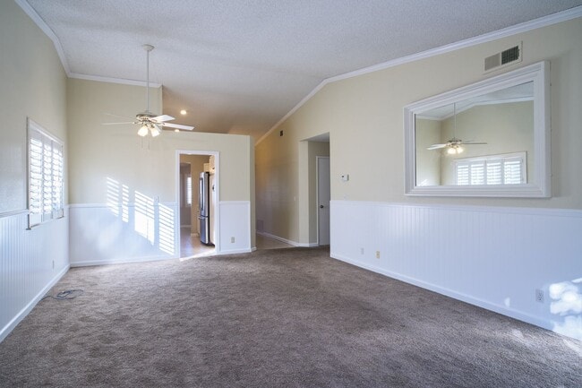 Building Photo - Lovely 3 Bedroom Home!