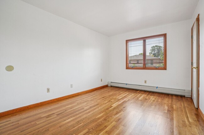 Building Photo - 2402 Hammett Ave