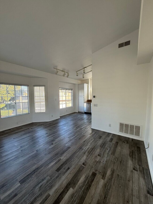 Building Photo - **Charming 1bed 1bath Condo located in the...