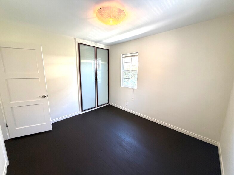 Building Photo - 2304 Voorhees Ave
