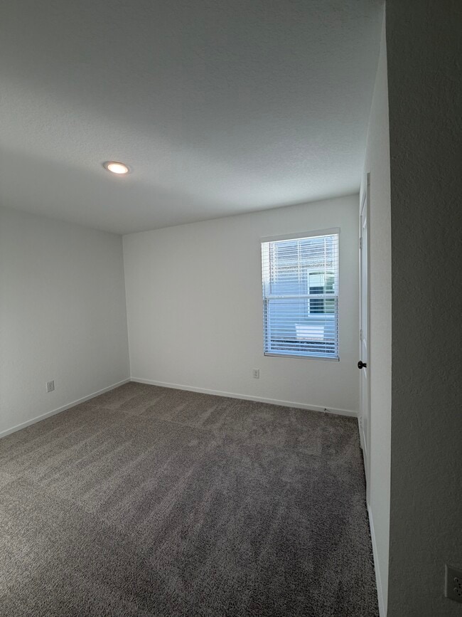 Building Photo - 563 River Run Wy