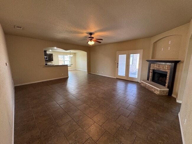 Building Photo - 601 W Little Dipper Dr