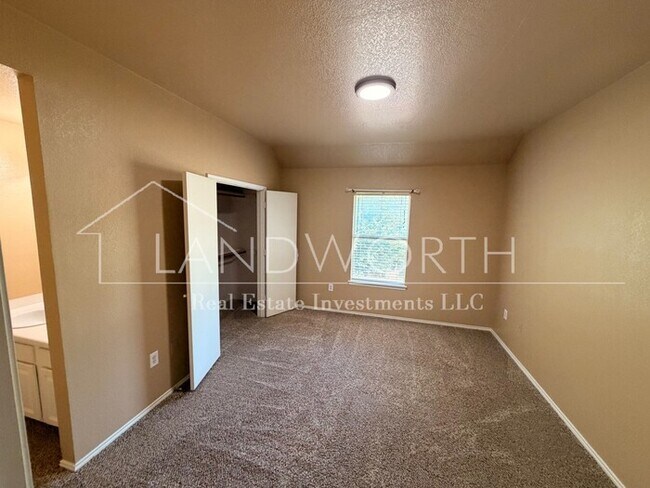 Building Photo - 241 Rentz Pl Cir