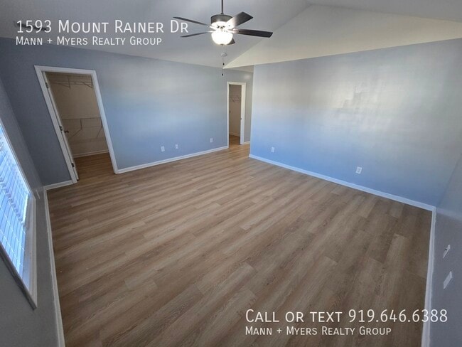 Building Photo - 1593 Mount Rainer Dr