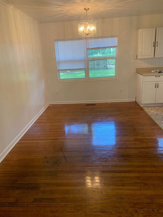 Building Photo - 712 Coble Dr