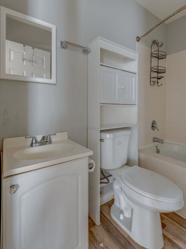 Building Photo - Charming 4BR/2BA Home in South Nashville –...