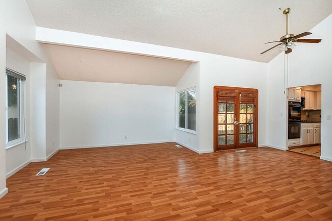 Building Photo - 805 Hawk Ct