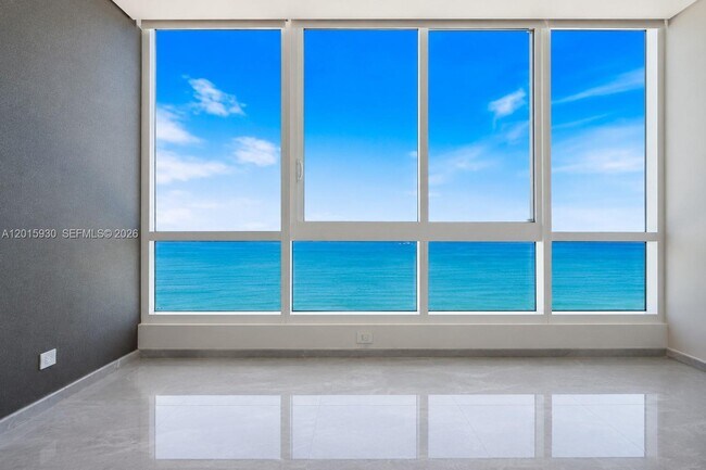 Building Photo - 100 South Pointe Dr