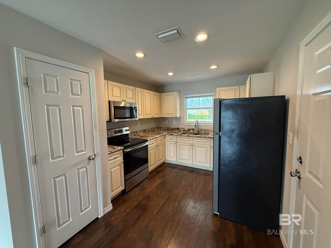 Building Photo - 912 Sentinel Cir