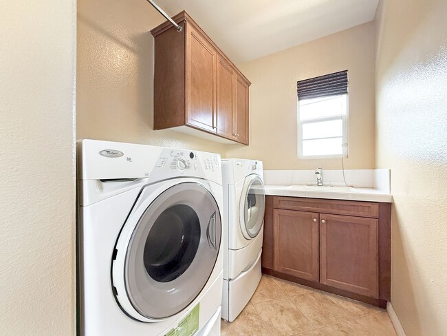 Building Photo - SD: Stunning 3BD/3BA Single Family Home in Black Mountain Ranch with Panoramic Views, Solar & In-...