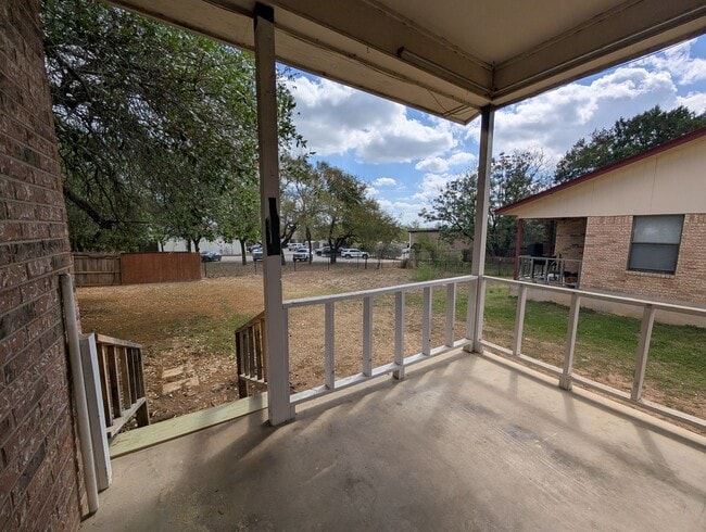 Building Photo - LOCATION!! On Wood Rd -Off Landa  / Fridge / Covered Back Patio / No Carpet / NBISD