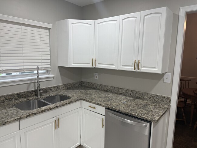 Building Photo - 825 Olive Dr