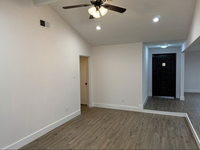 Building Photo - 16814 Barcelona Dr