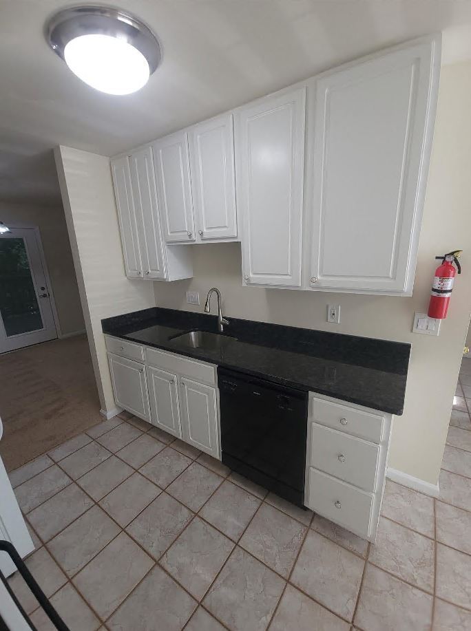 Kitchen - 527 Upland St