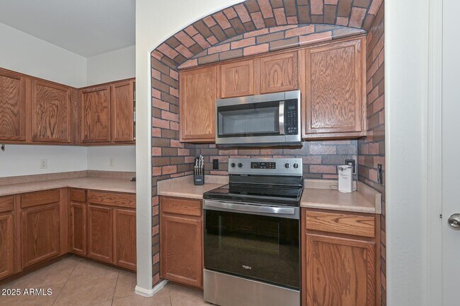 Building Photo - 16112 W Durango St