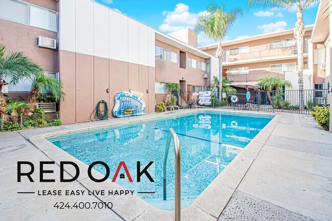 Building Photo - 15405 Vanowen St