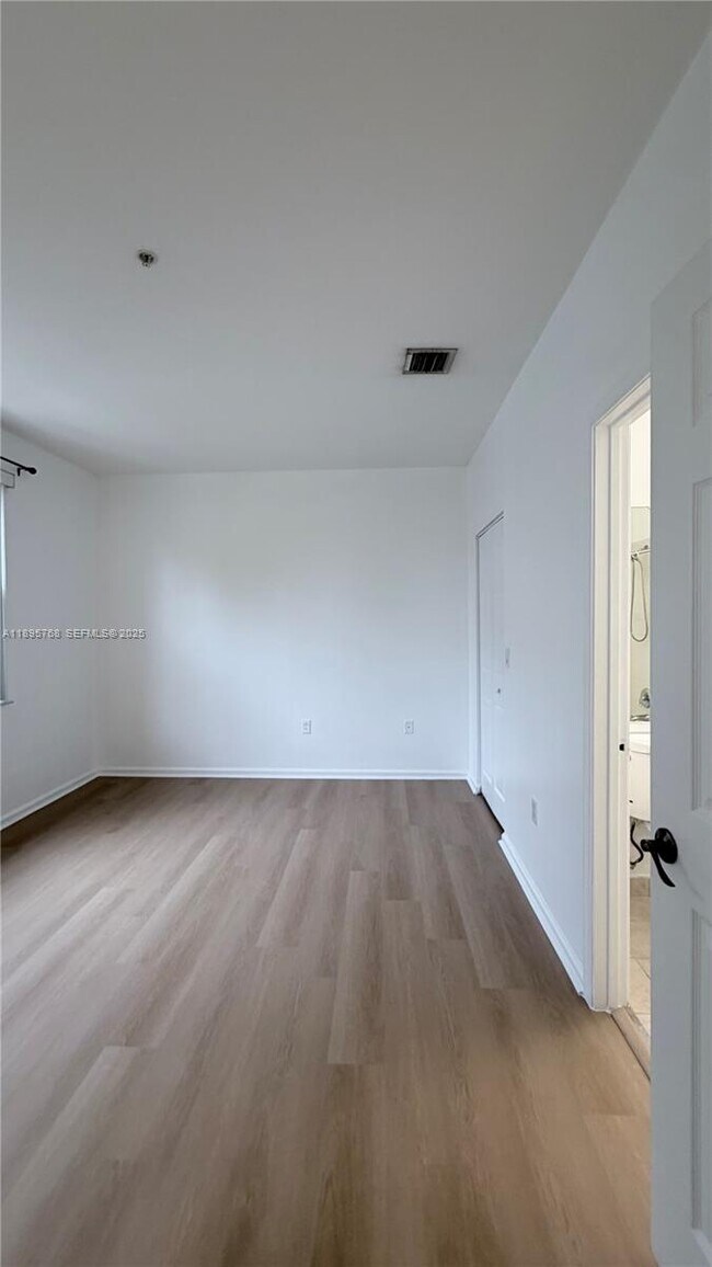 Building Photo - 4602 SW 160th Ave