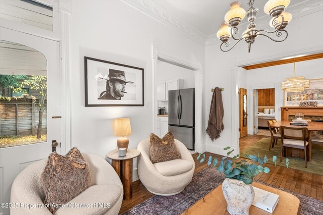 Building Photo - 406 W Smuggler St