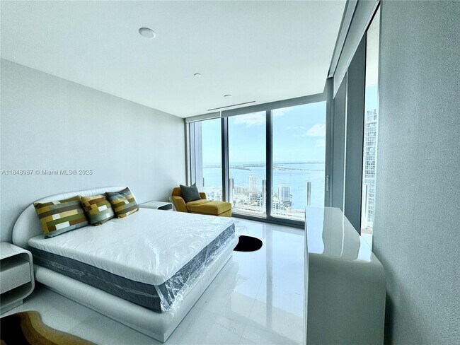 Building Photo - 300 Biscayne Blvd Way