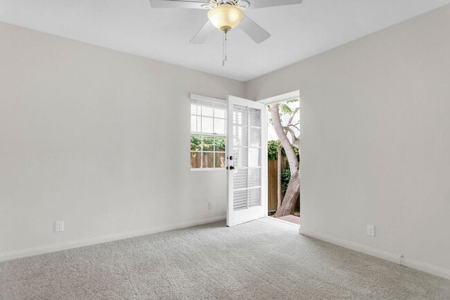Building Photo - Great detached Home in Pacific Beach! Avai...