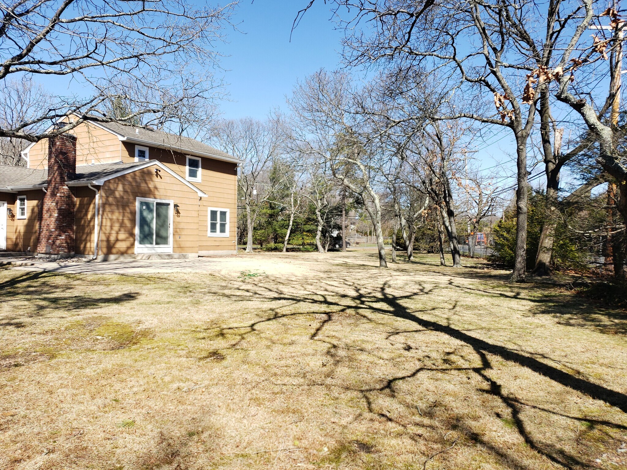 Building Photo - 34 Old East Neck Rd