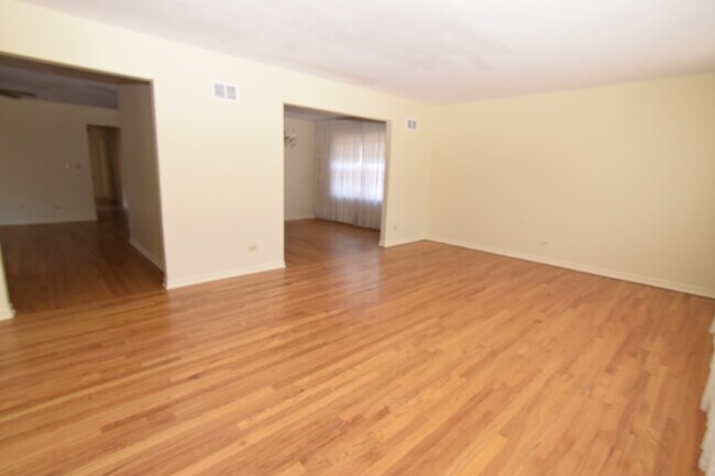 Building Photo - 5025 Carol St