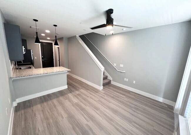 Building Photo - 5005 E Parmer Ln