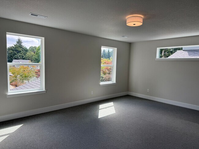Building Photo - 9627 NE 29th Ave